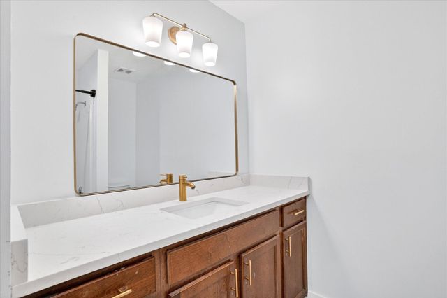 2207 E Lark Street, Springfield, MO 65804