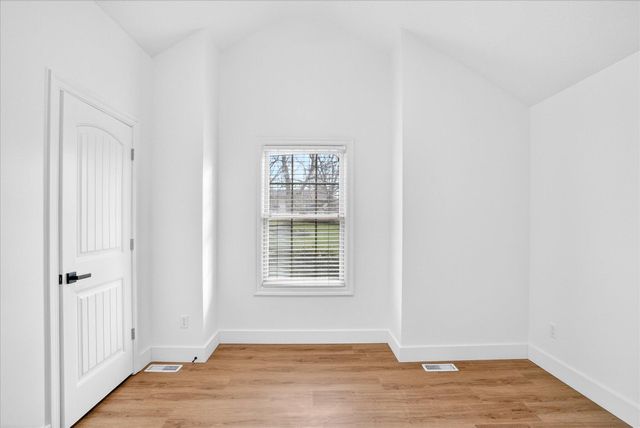 2207 E Lark Street, Springfield, MO 65804