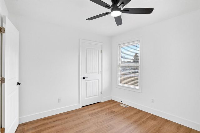 2207 E Lark Street, Springfield, MO 65804