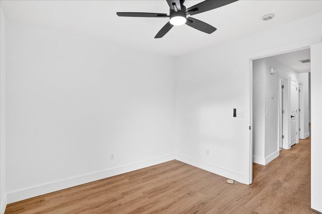 2207 E Lark Street, Springfield, MO 65804