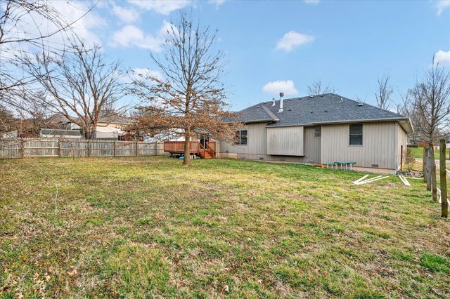 2207 E Lark Street, Springfield, MO 65804