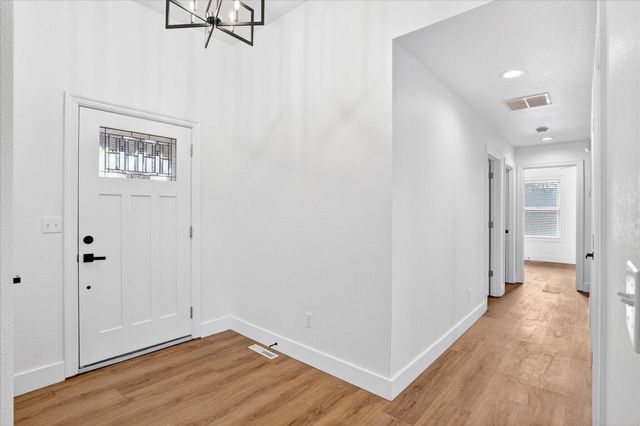 2207 E Lark Street, Springfield, MO 65804