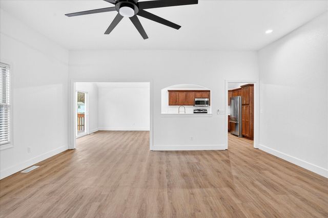 2207 E Lark Street, Springfield, MO 65804