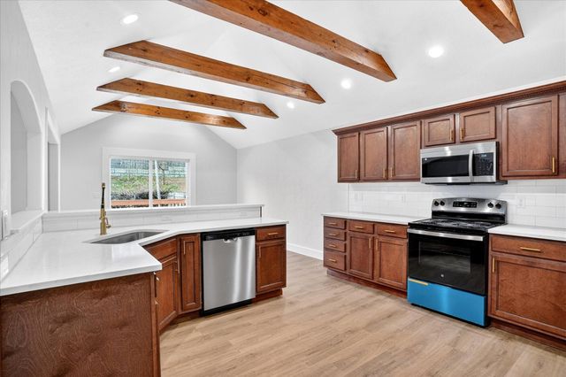 2207 E Lark Street, Springfield, MO 65804