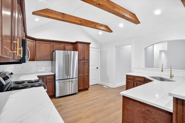 2207 E Lark Street, Springfield, MO 65804