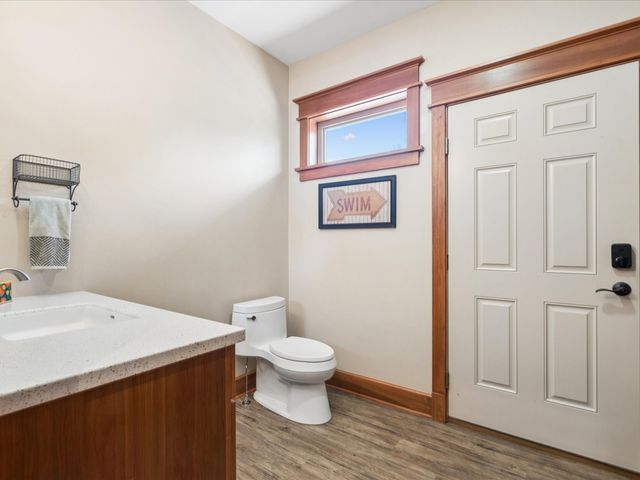 4039 10th St, Marion, IA 52302