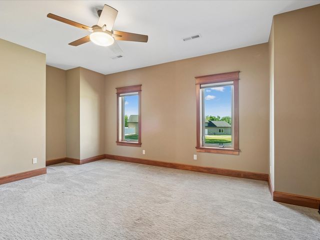 4039 10th St, Marion, IA 52302