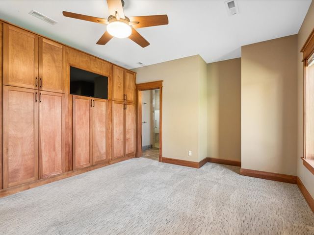 4039 10th St, Marion, IA 52302