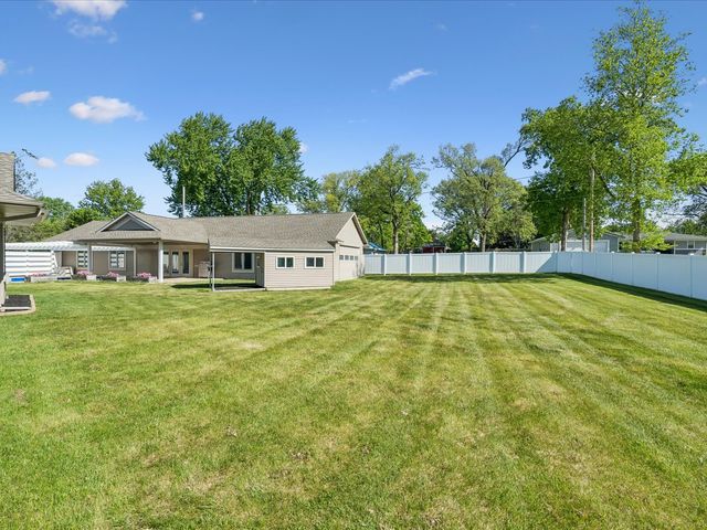 4039 10th St, Marion, IA 52302