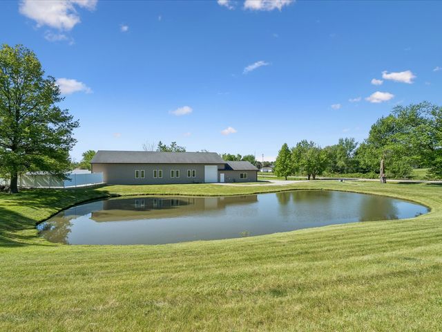 4039 10th St, Marion, IA 52302