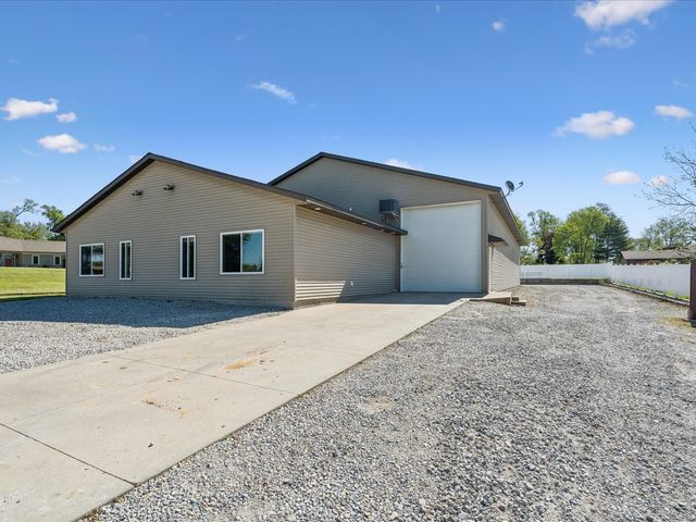 4039 10th St, Marion, IA 52302