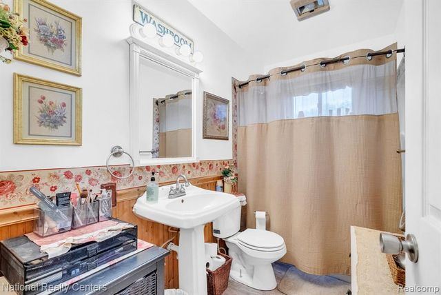 2230 Stonesthrow Drive, Lapeer, MI 48446