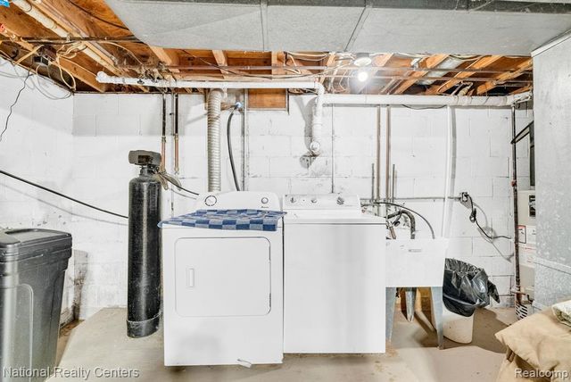 2230 Stonesthrow Drive, Lapeer, MI 48446