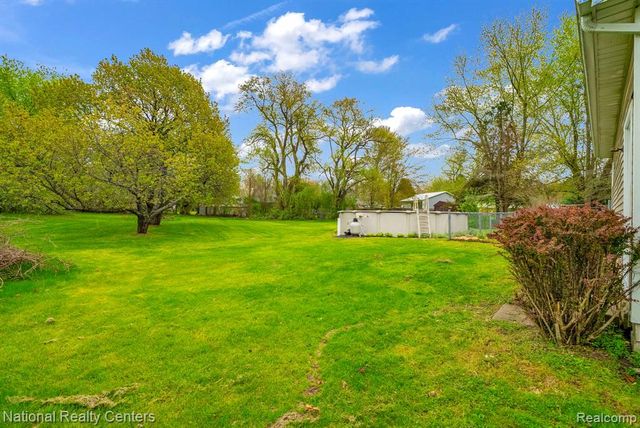 2230 Stonesthrow Drive, Lapeer, MI 48446