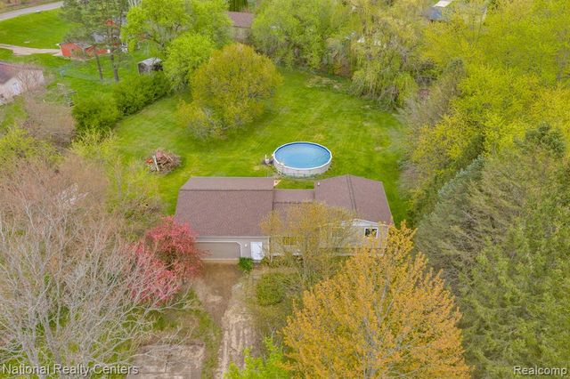 2230 Stonesthrow Drive, Lapeer, MI 48446