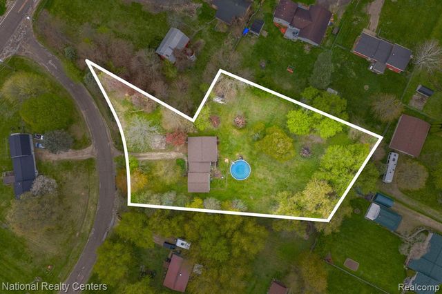 2230 Stonesthrow Drive, Lapeer, MI 48446