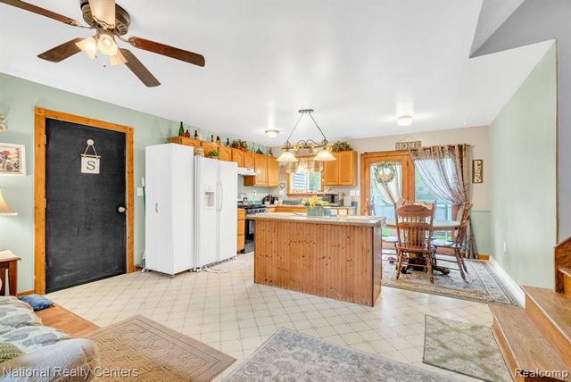 2230 Stonesthrow Drive, Lapeer, MI 48446