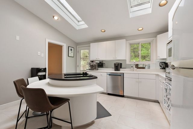 86 Framingham Road, Southborough, MA 01772