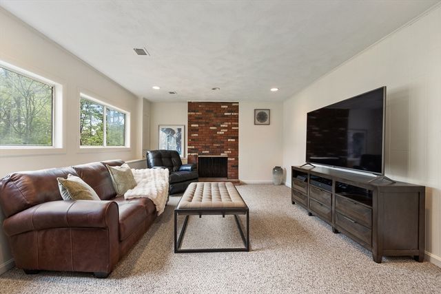 86 Framingham Road, Southborough, MA 01772