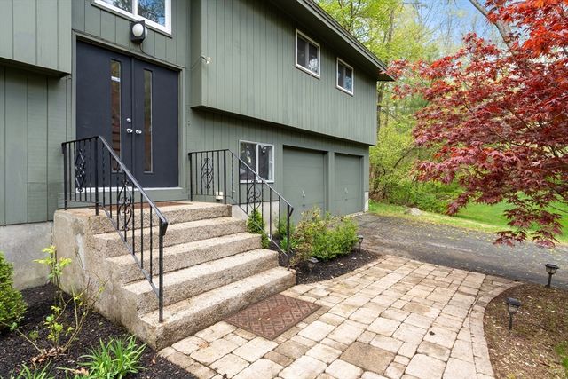 86 Framingham Road, Southborough, MA 01772