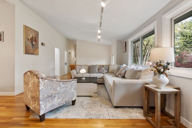 86 Framingham Road, Southborough, MA 01772