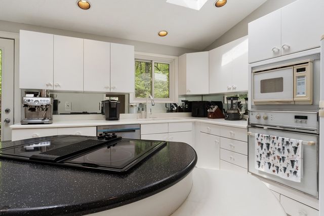 86 Framingham Road, Southborough, MA 01772