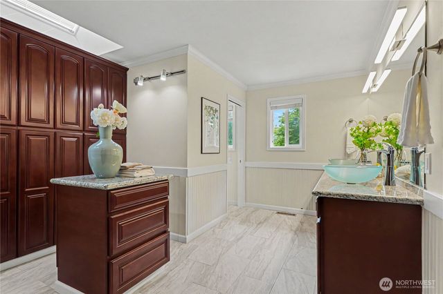 12645 NE 68th Pl, Kirkland, WA 98033