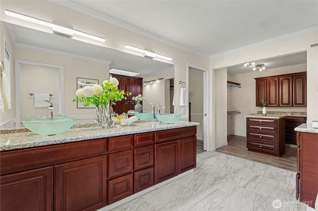 12645 NE 68th Pl, Kirkland, WA 98033