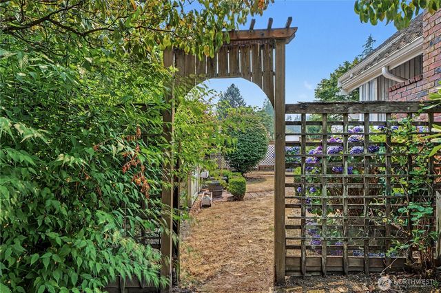 12645 NE 68th Pl, Kirkland, WA 98033