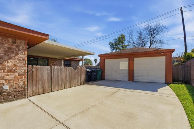 10826 Sagecanyon Drive, Houston, TX 77089