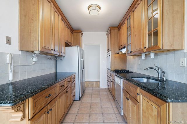 953 W Boston Post Road 3O, Mamaroneck, NY 10543