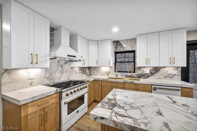 31900 Chardon Road, Willoughby Hills, OH 44094