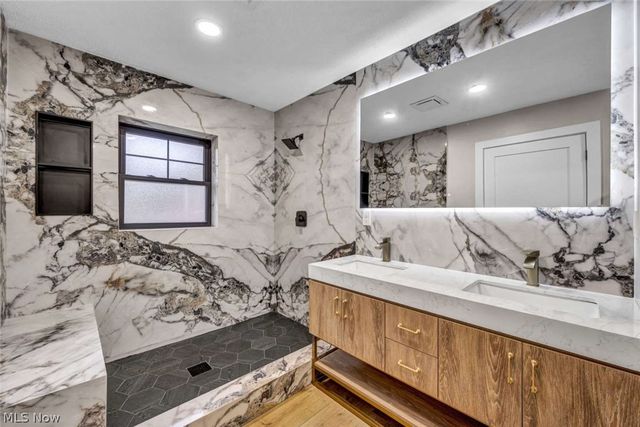31900 Chardon Road, Willoughby Hills, OH 44094