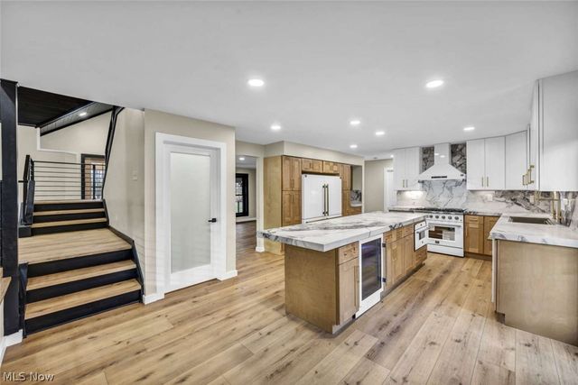31900 Chardon Road, Willoughby Hills, OH 44094