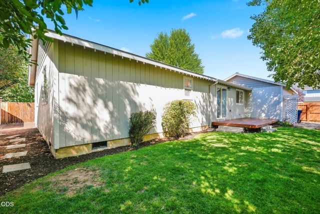 1983 NE Jackson Avenue, Bend, OR 97701