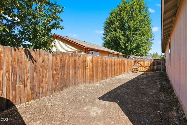 1983 NE Jackson Avenue, Bend, OR 97701