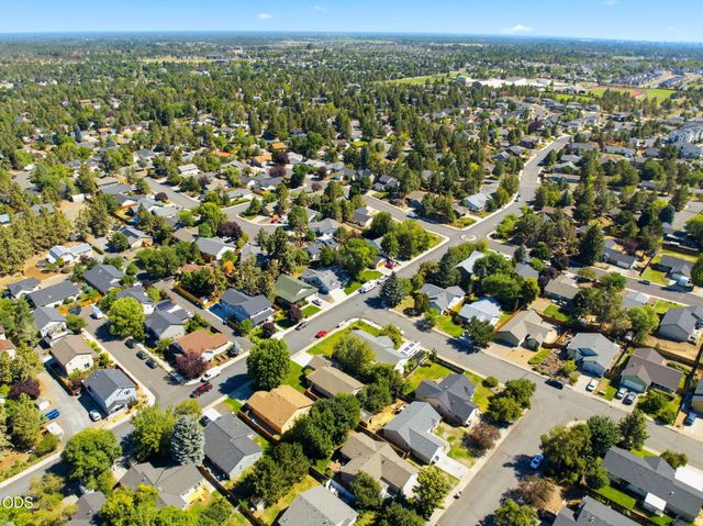 1983 NE Jackson Avenue, Bend, OR 97701