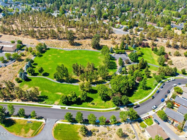 1983 NE Jackson Avenue, Bend, OR 97701