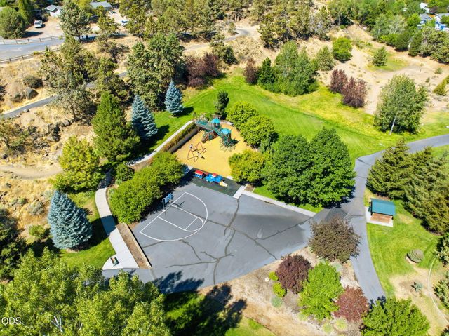 1983 NE Jackson Avenue, Bend, OR 97701