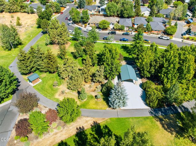 1983 NE Jackson Avenue, Bend, OR 97701