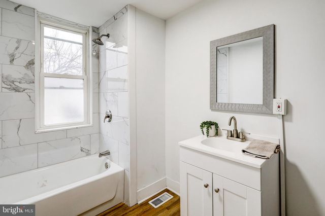 217 N CHARLES ST, Red Lion, PA 17356