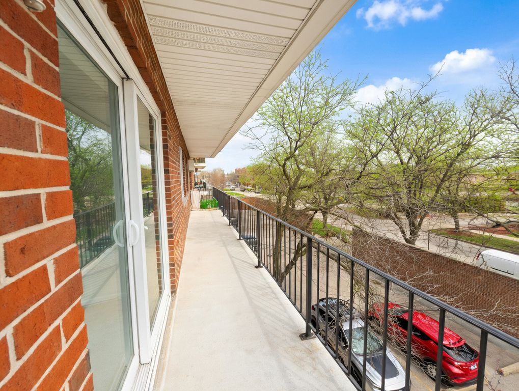 Image 4 of property listing at 2320 N Nordica Avenue 212D, Chicago, IL 60707