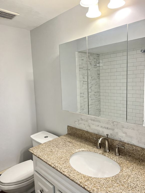 Image 8 of property listing at 2320 N Nordica Avenue 212D, Chicago, IL 60707