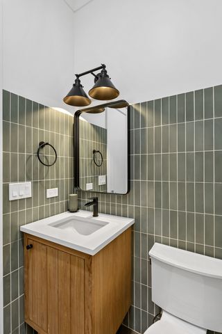2744 N Mildred Avenue 1, Chicago, IL 60614