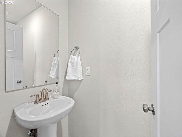2006 Nw WESSEX St, Mc Minnville, OR 97128