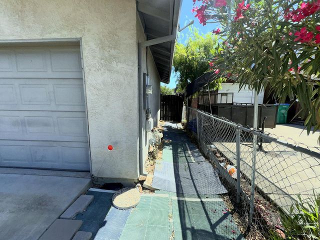 272 S Olive Ave, Stockton, CA 95215