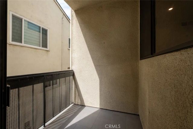 1305 N Columbus Avenue 112, Glendale, CA 91202