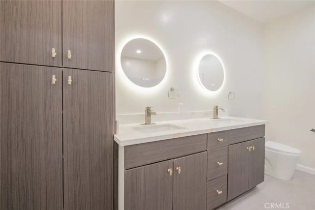 1305 N Columbus Avenue 112, Glendale, CA 91202