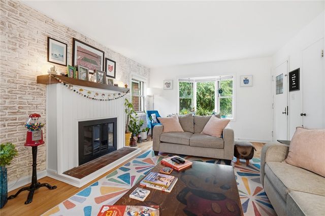 335 East Drive, Oakwood, OH 45419