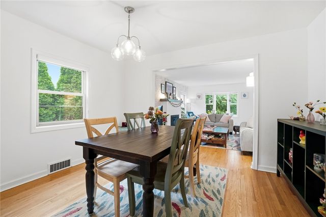 335 East Drive, Oakwood, OH 45419